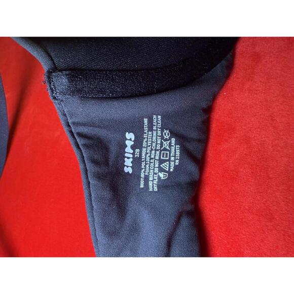 NWOT Skims Fits Everybody Push Up Demi Bra Color ONYX Size 32B - Picture 3 of 3